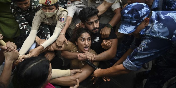 بازداشت ۲ کشتی‌گیر المپیکی هند/تظاهرات علیه رئیس همچنان ادامه دارد + تصاویر,